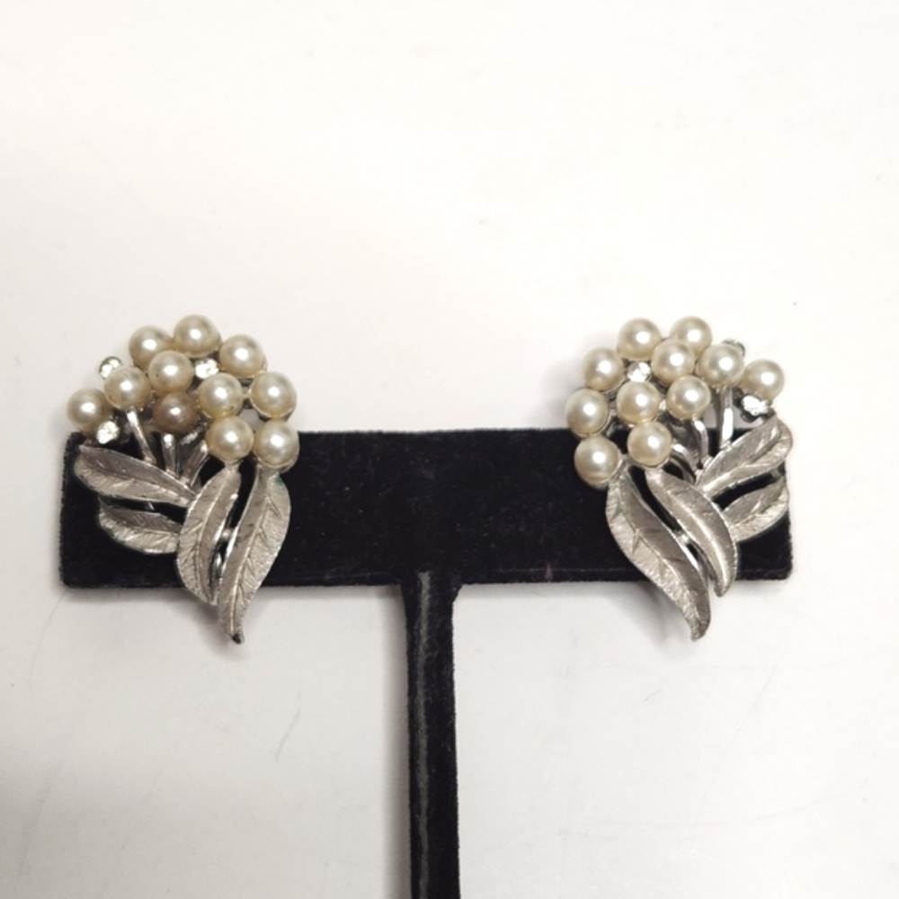 vintage Crown trifari silver faux pearl rhinestone leaf clip on earrings 50s 60s
